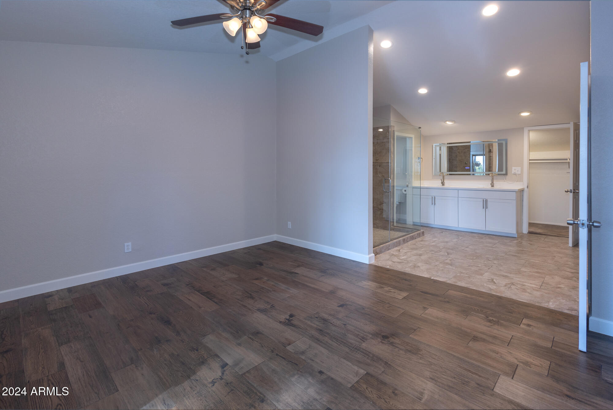 933 E DRIFTWOOD Drive