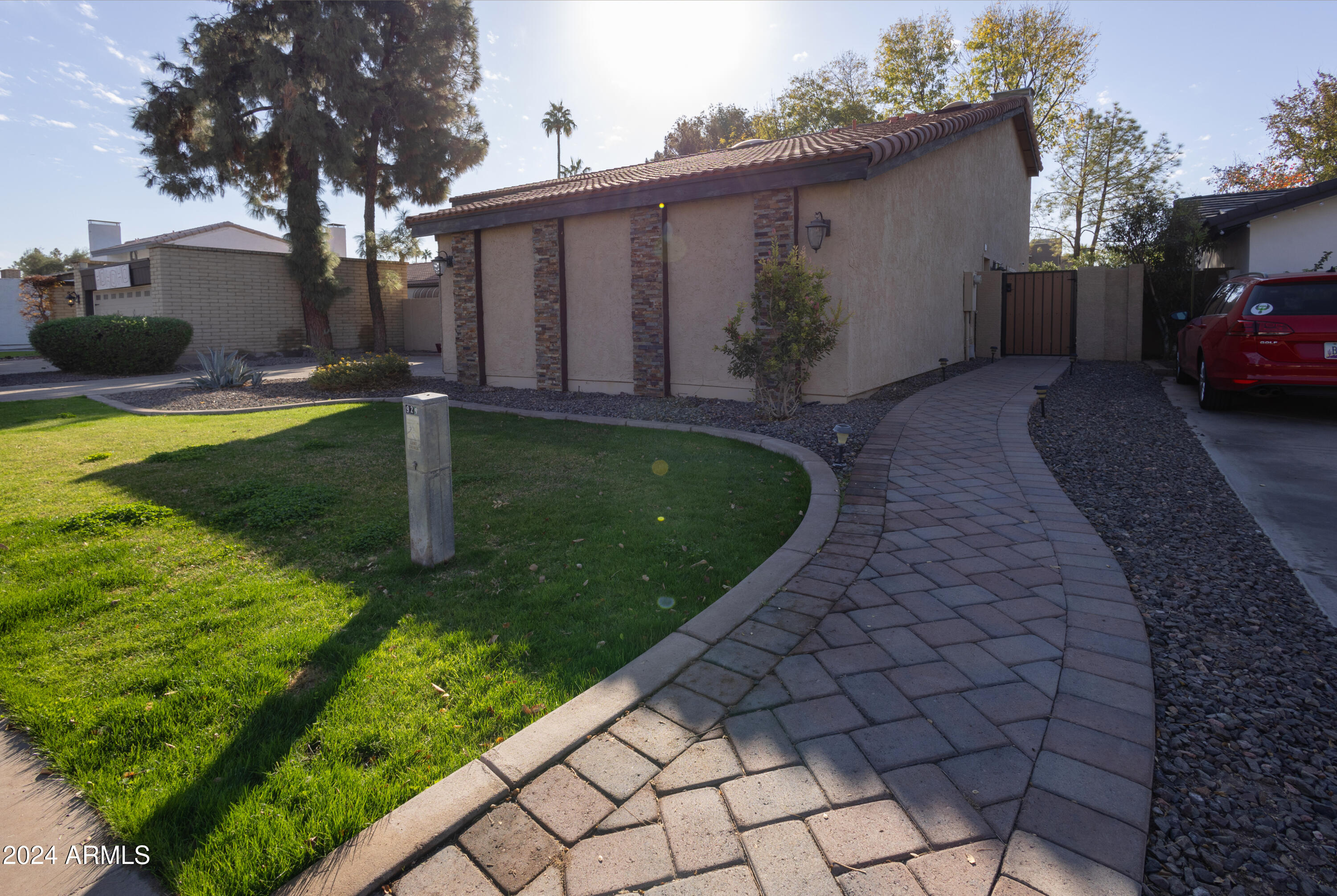 933 E DRIFTWOOD Drive