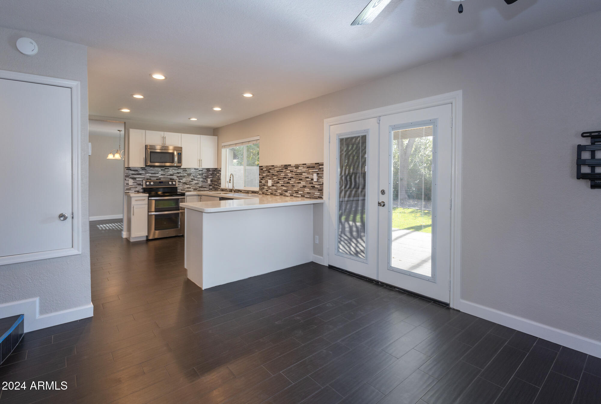 933 E DRIFTWOOD Drive
