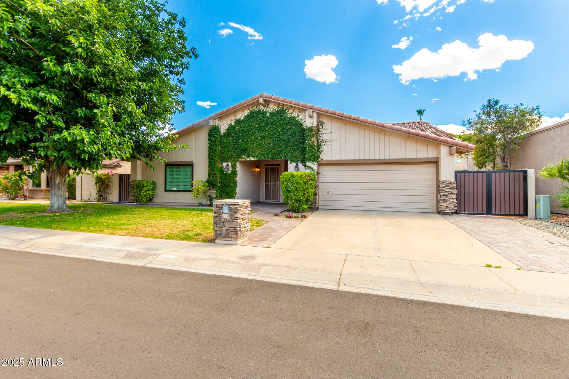 931 E EVENINGSTAR Lane
