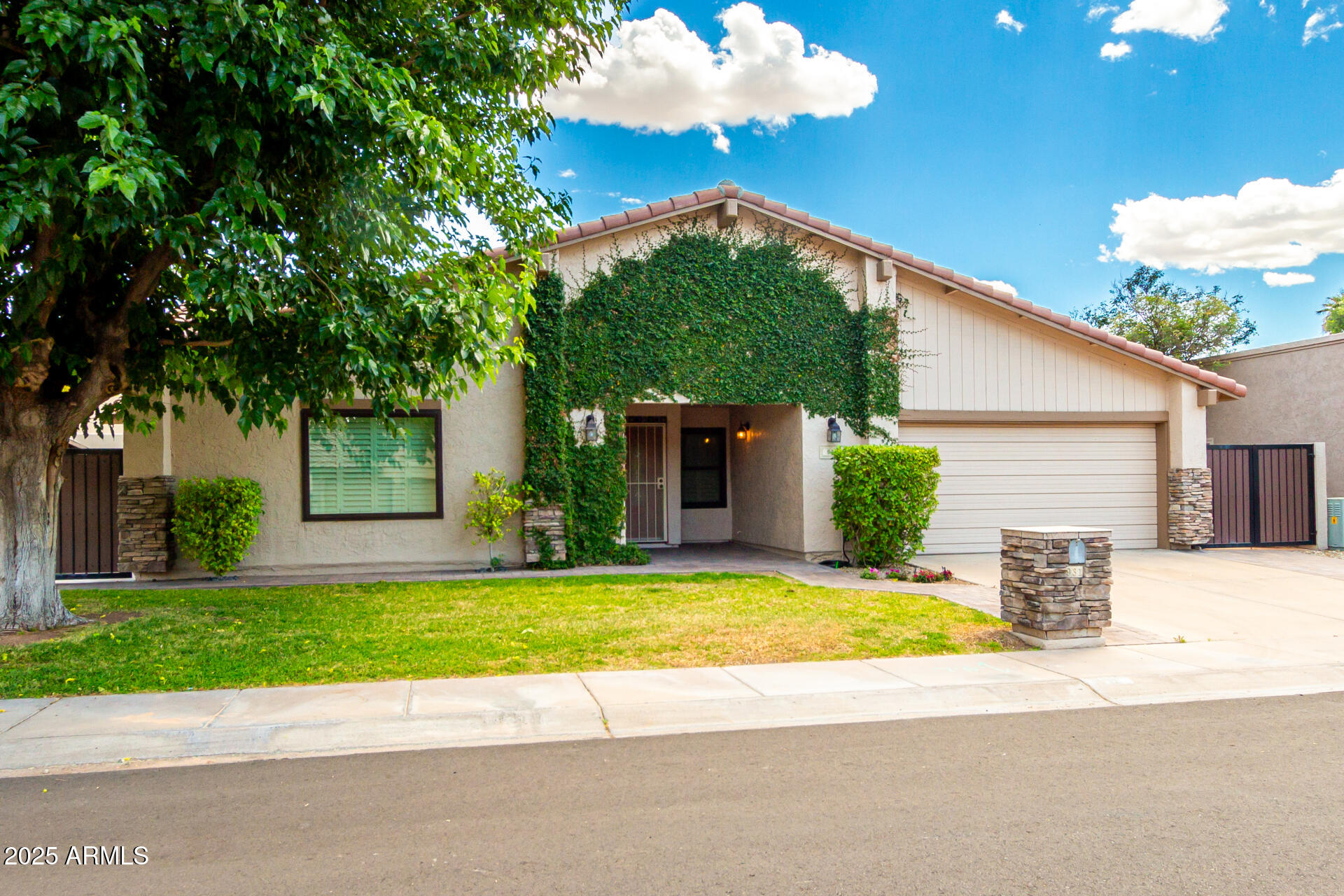 931 E EVENINGSTAR Lane