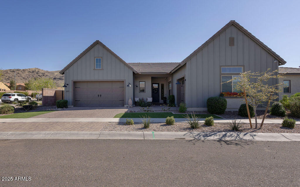 3429 E CONSTANCE Way