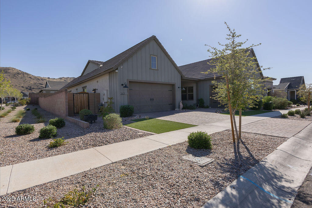 3429 E CONSTANCE Way