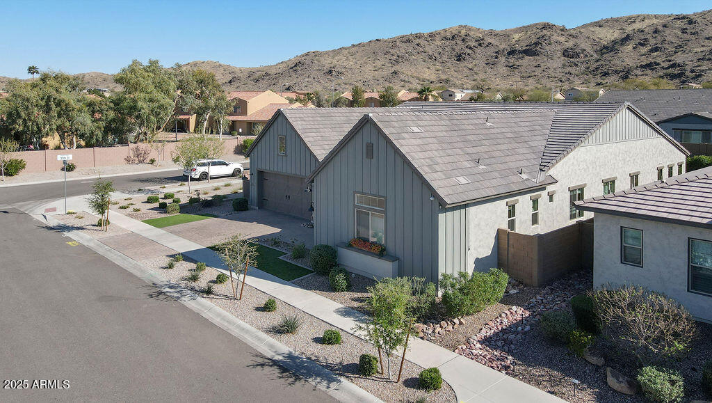 3429 E CONSTANCE Way