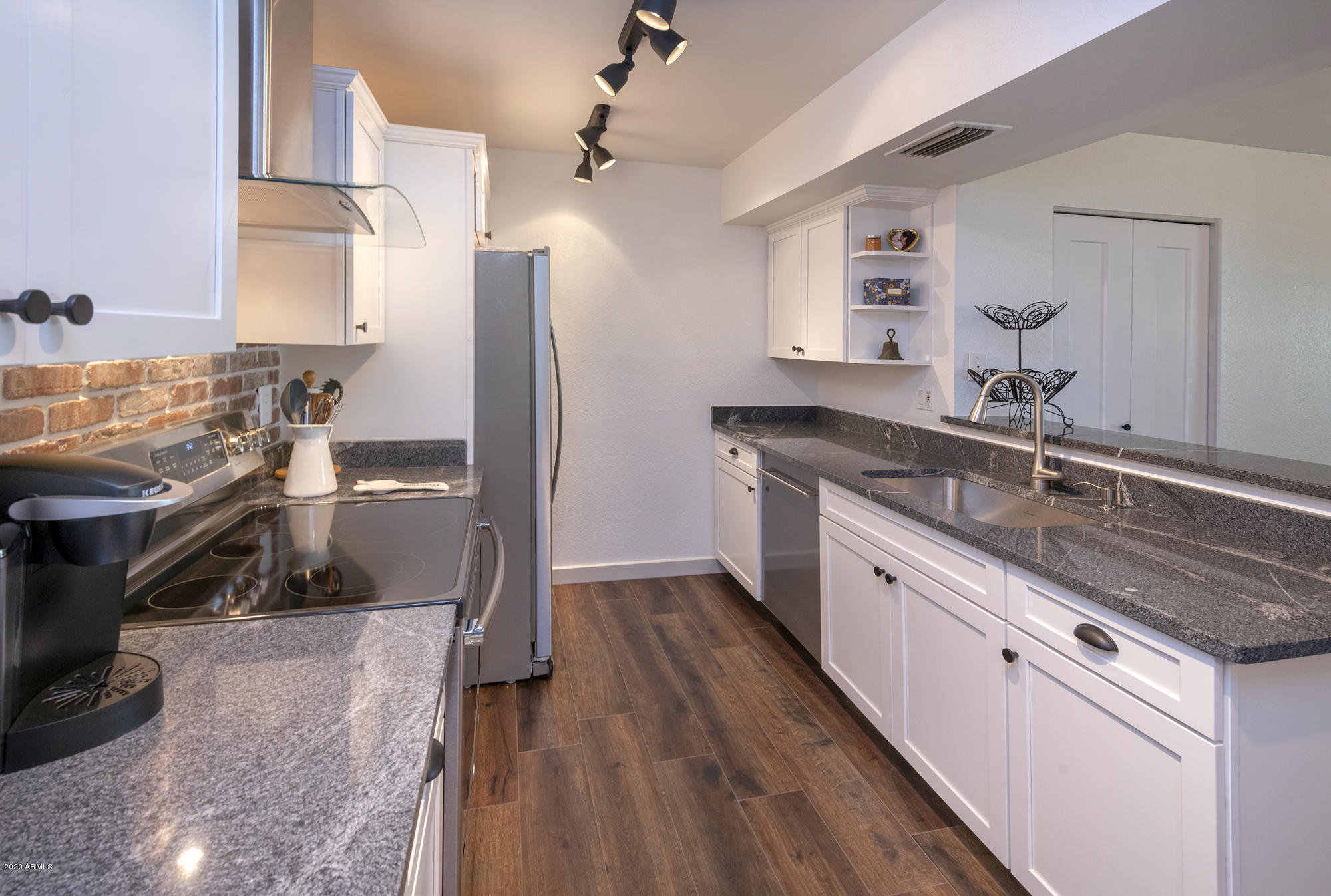 2146 W ISABELLA Avenue, 154