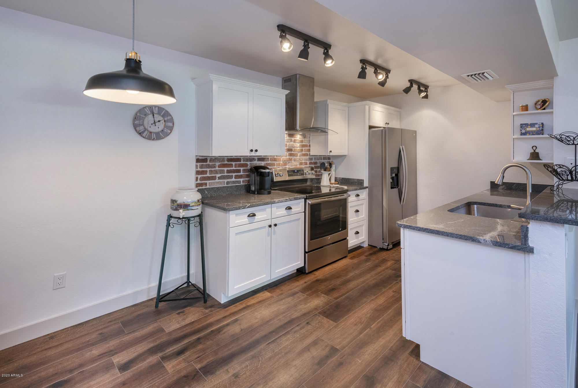 2146 W ISABELLA Avenue, 154