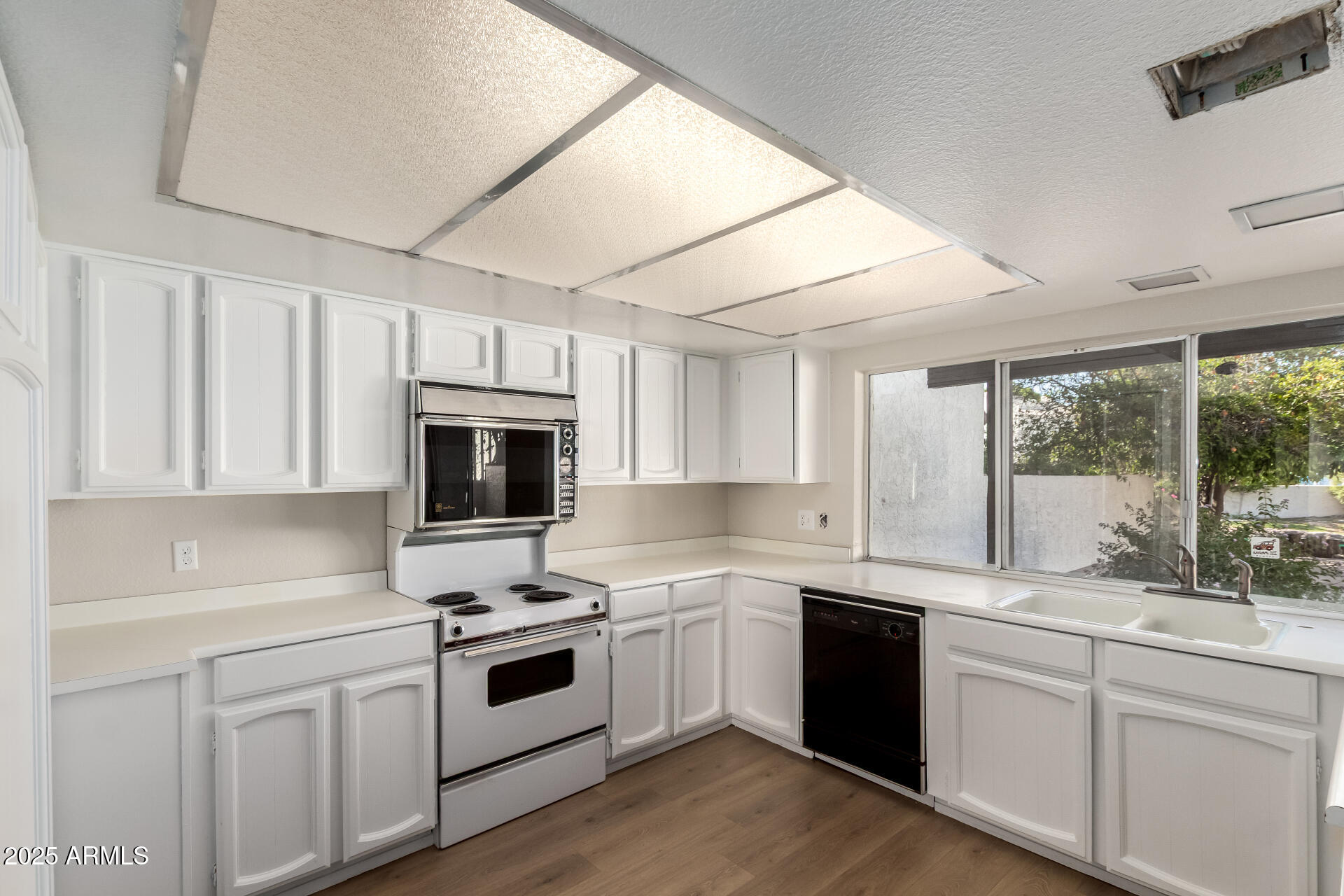 1134 E DRIFTWOOD Drive