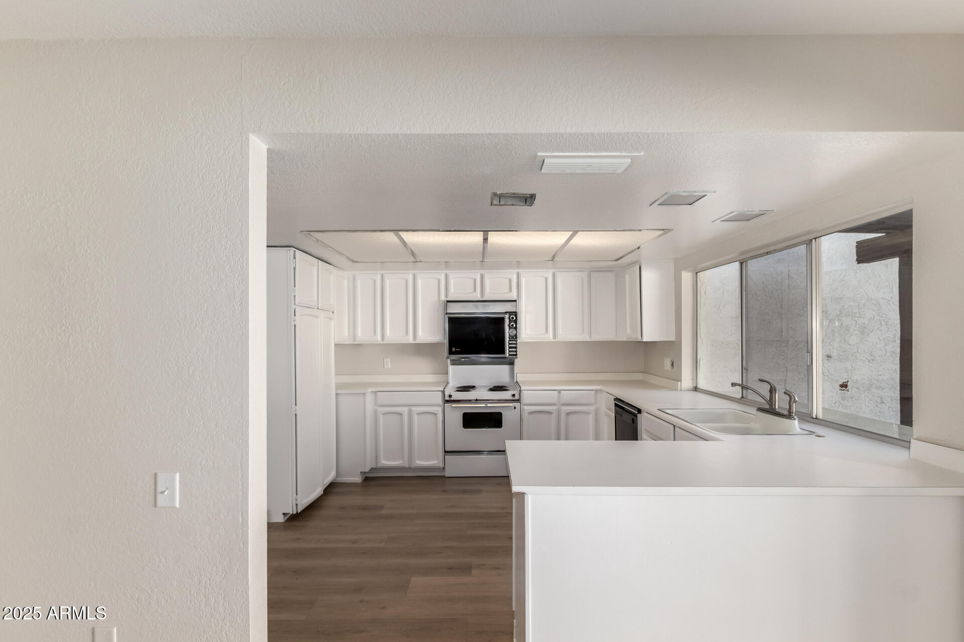 1134 E DRIFTWOOD Drive