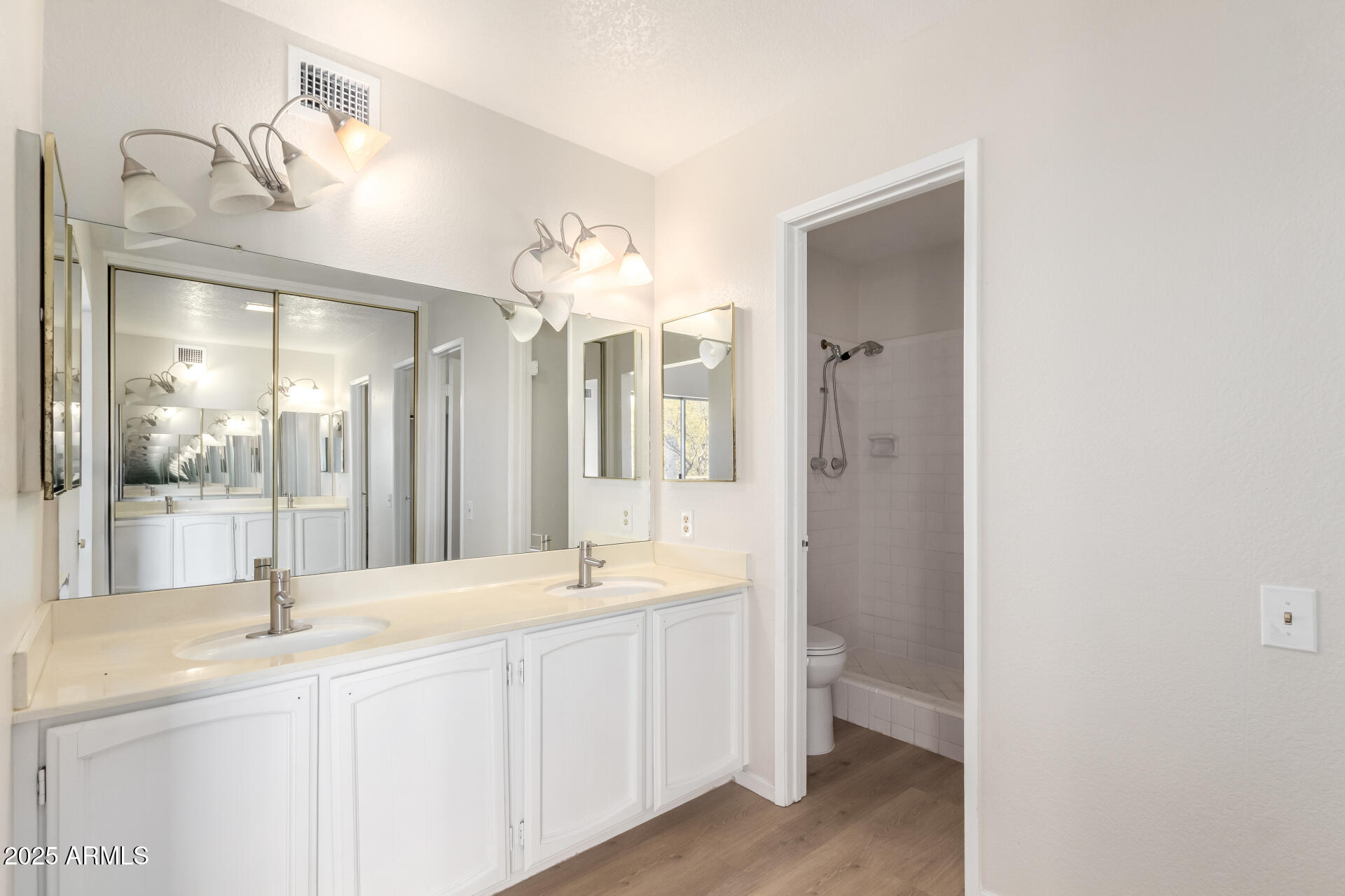 1134 E DRIFTWOOD Drive