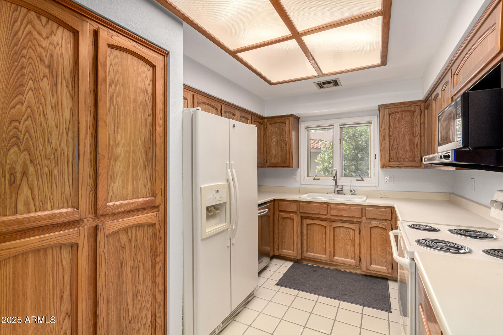5200 S LAKESHORE Drive, 206