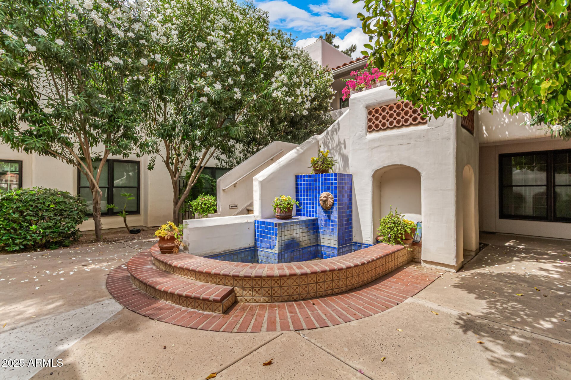 5200 S LAKESHORE Drive, 206
