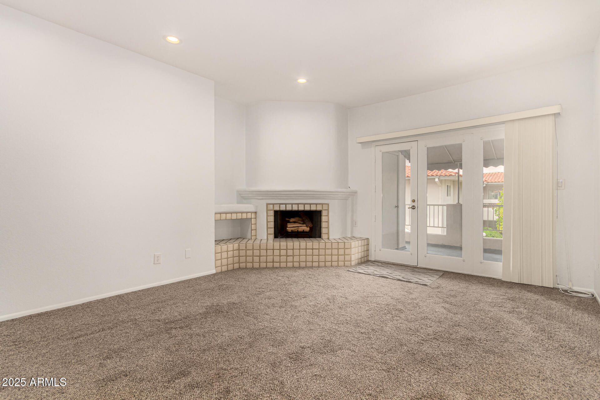 5200 S LAKESHORE Drive, 206