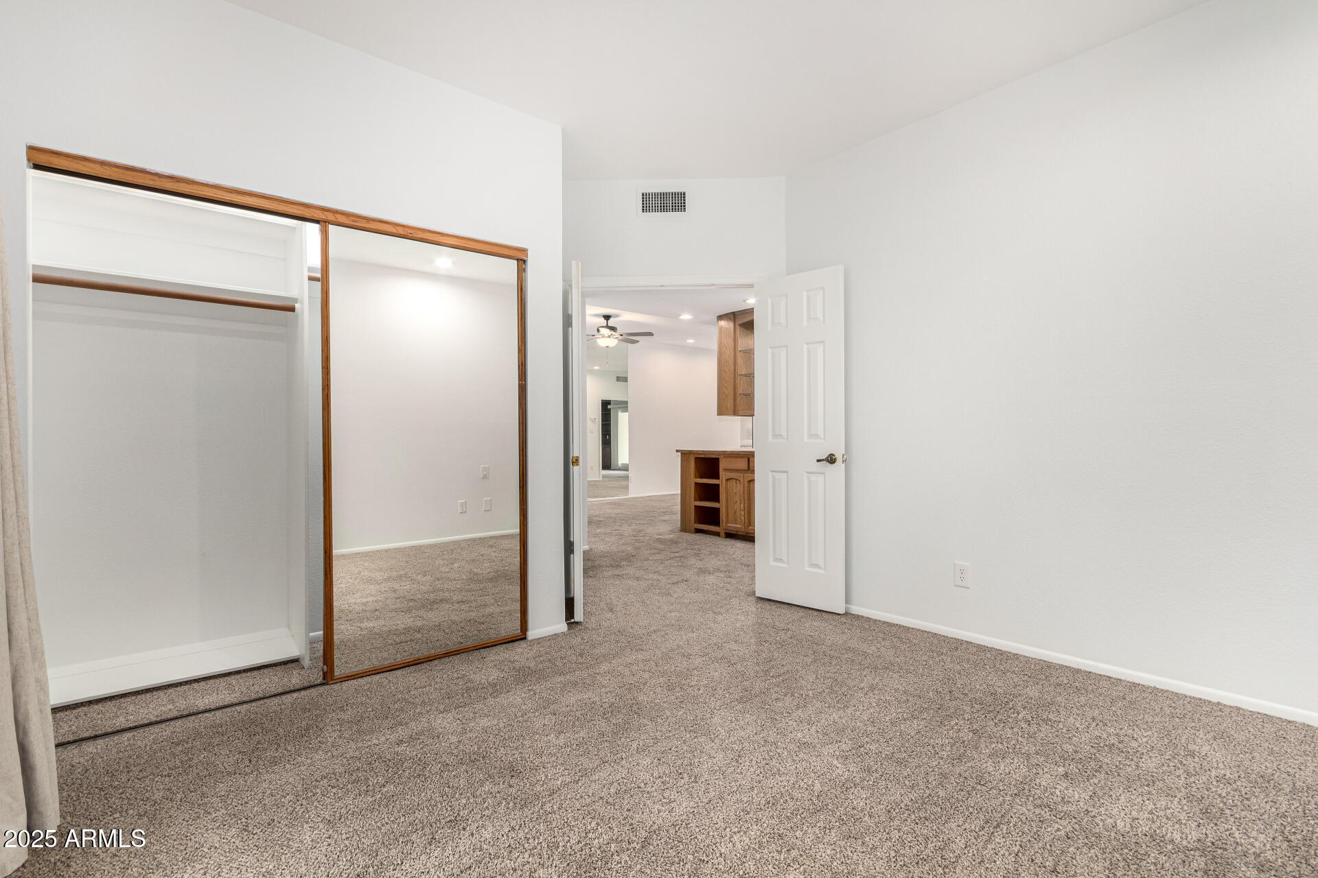 5200 S LAKESHORE Drive, 206