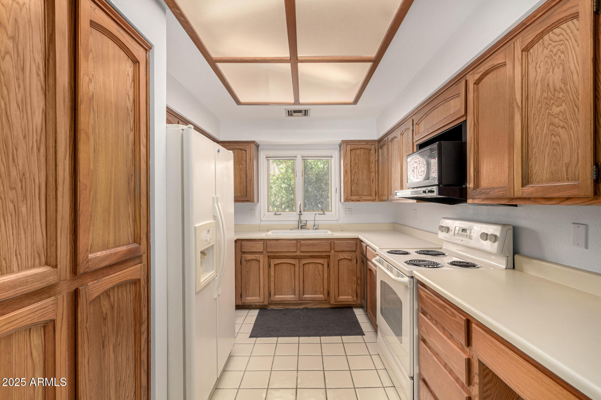 5200 S LAKESHORE Drive, 206