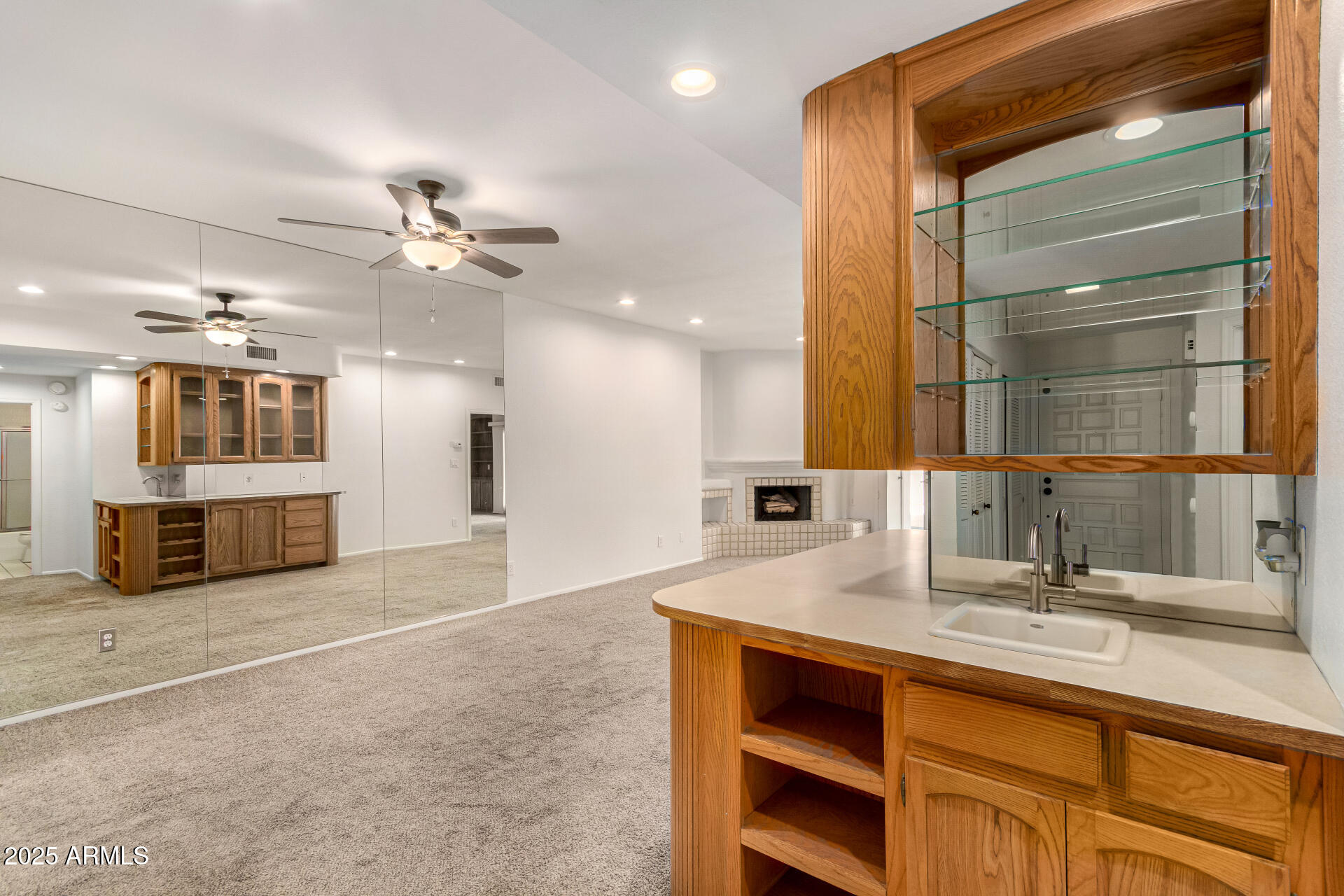 5200 S LAKESHORE Drive, 206