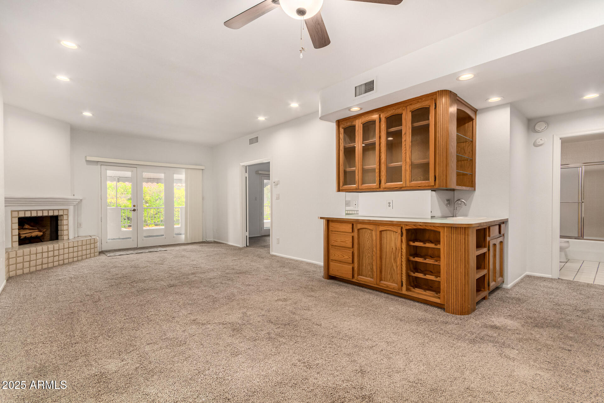 5200 S LAKESHORE Drive, 206