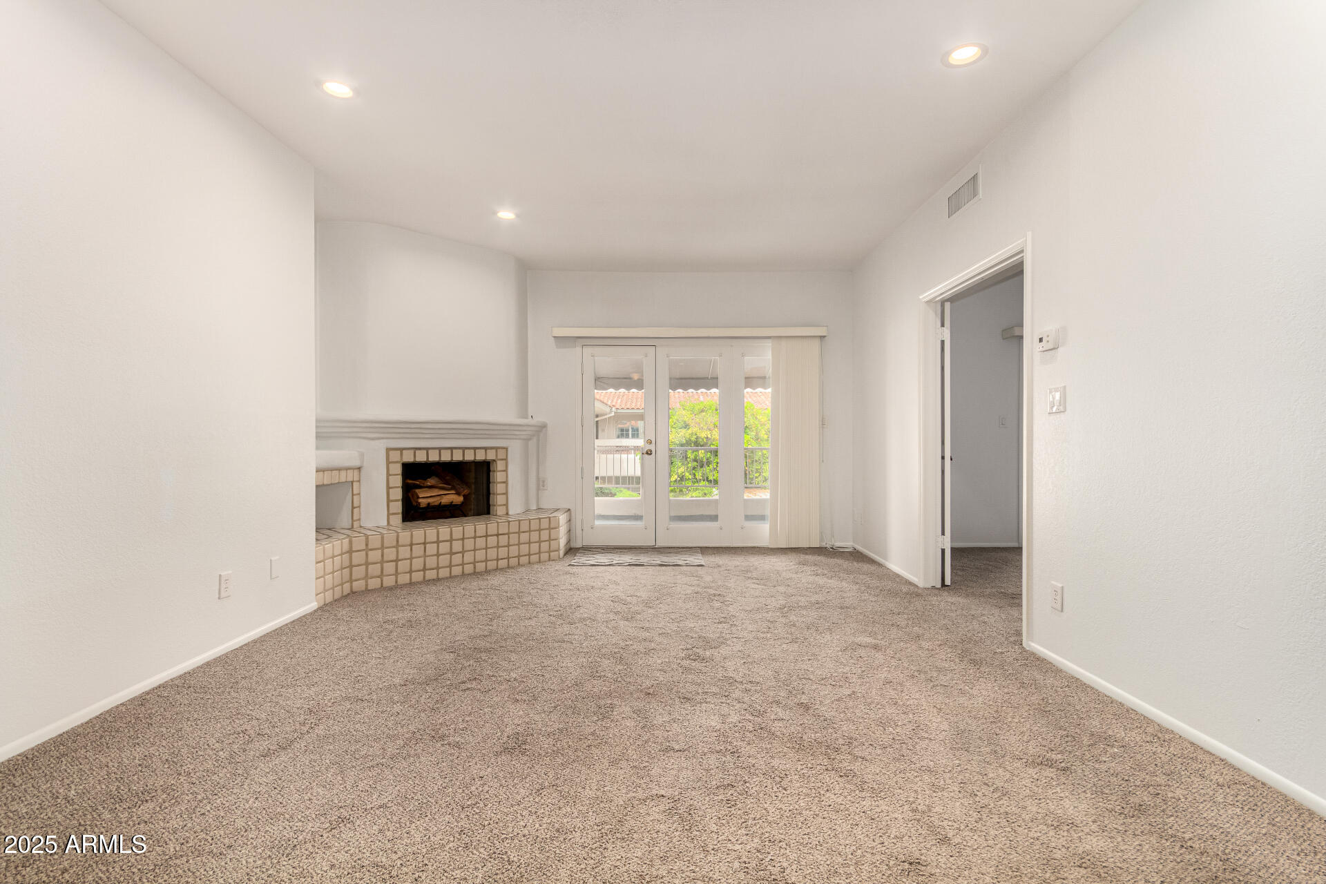 5200 S LAKESHORE Drive, 206