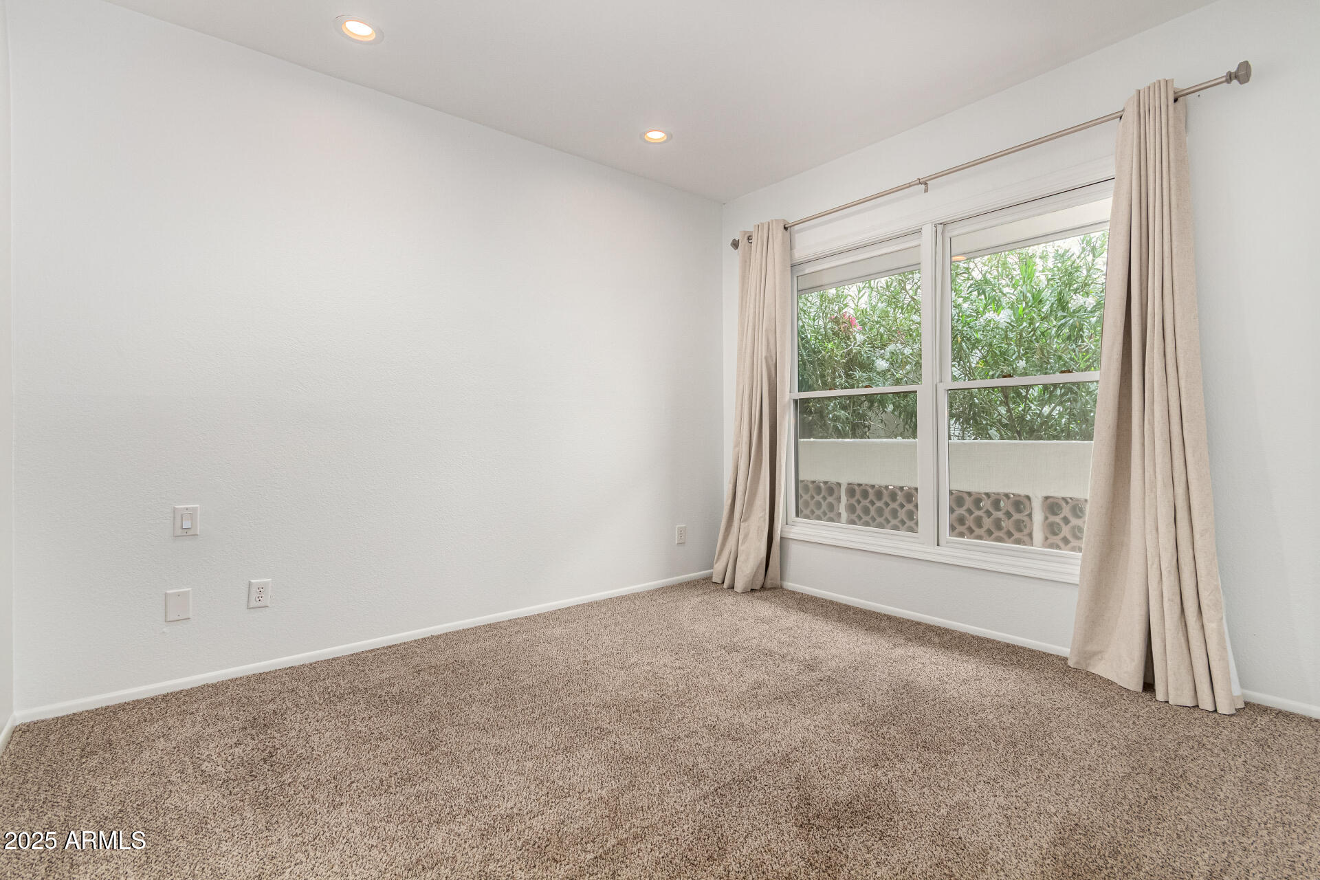 5200 S LAKESHORE Drive, 206