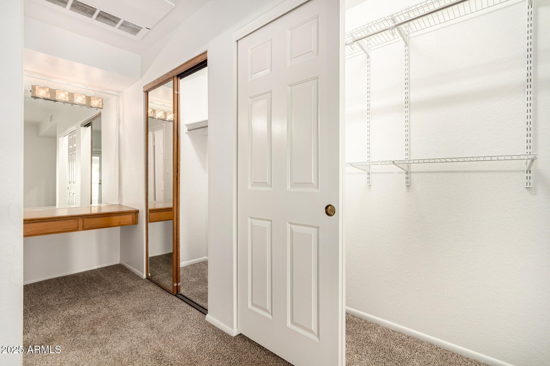 5200 S LAKESHORE Drive, 206