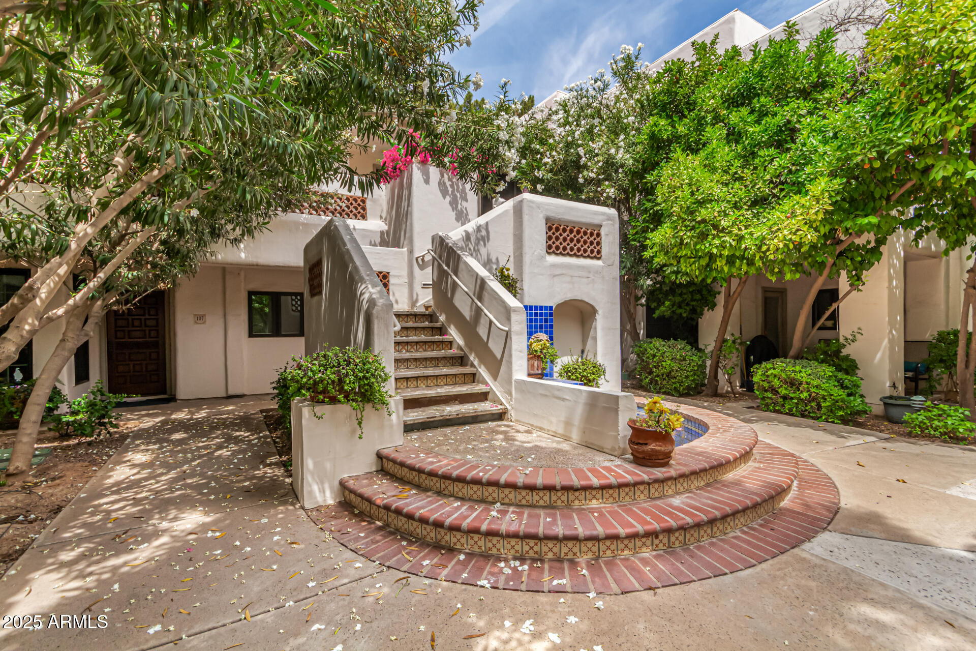 5200 S LAKESHORE Drive, 206