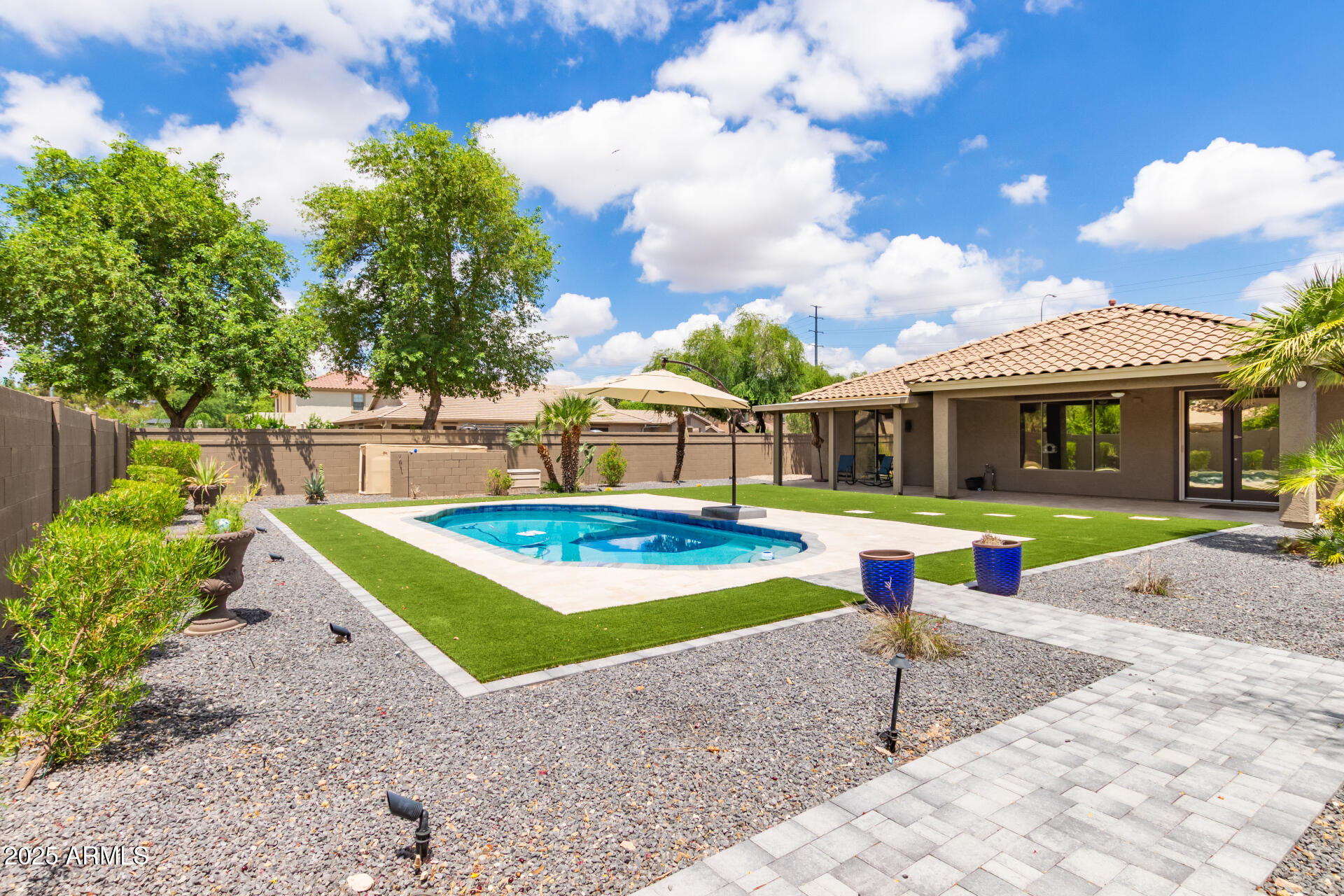 2111 E YELLOWSTONE Place