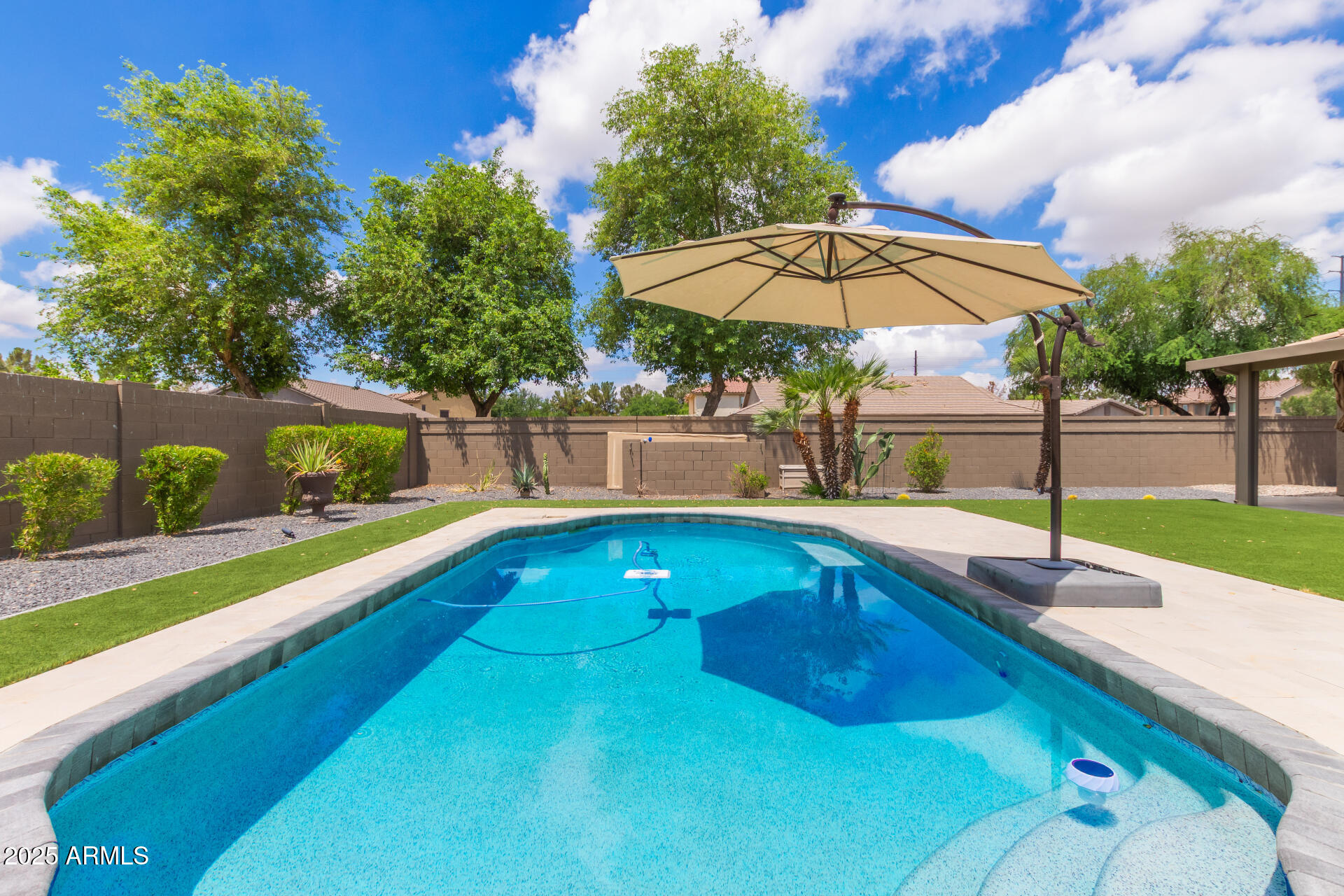 2111 E YELLOWSTONE Place