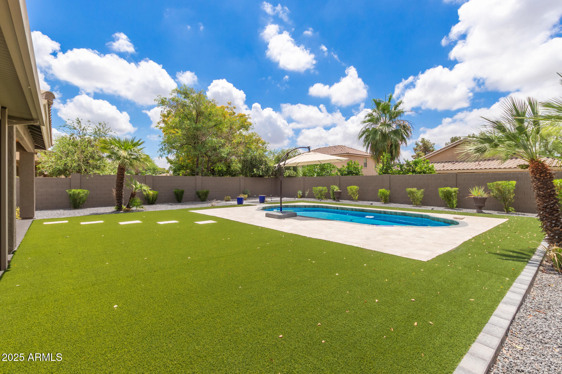 2111 E YELLOWSTONE Place