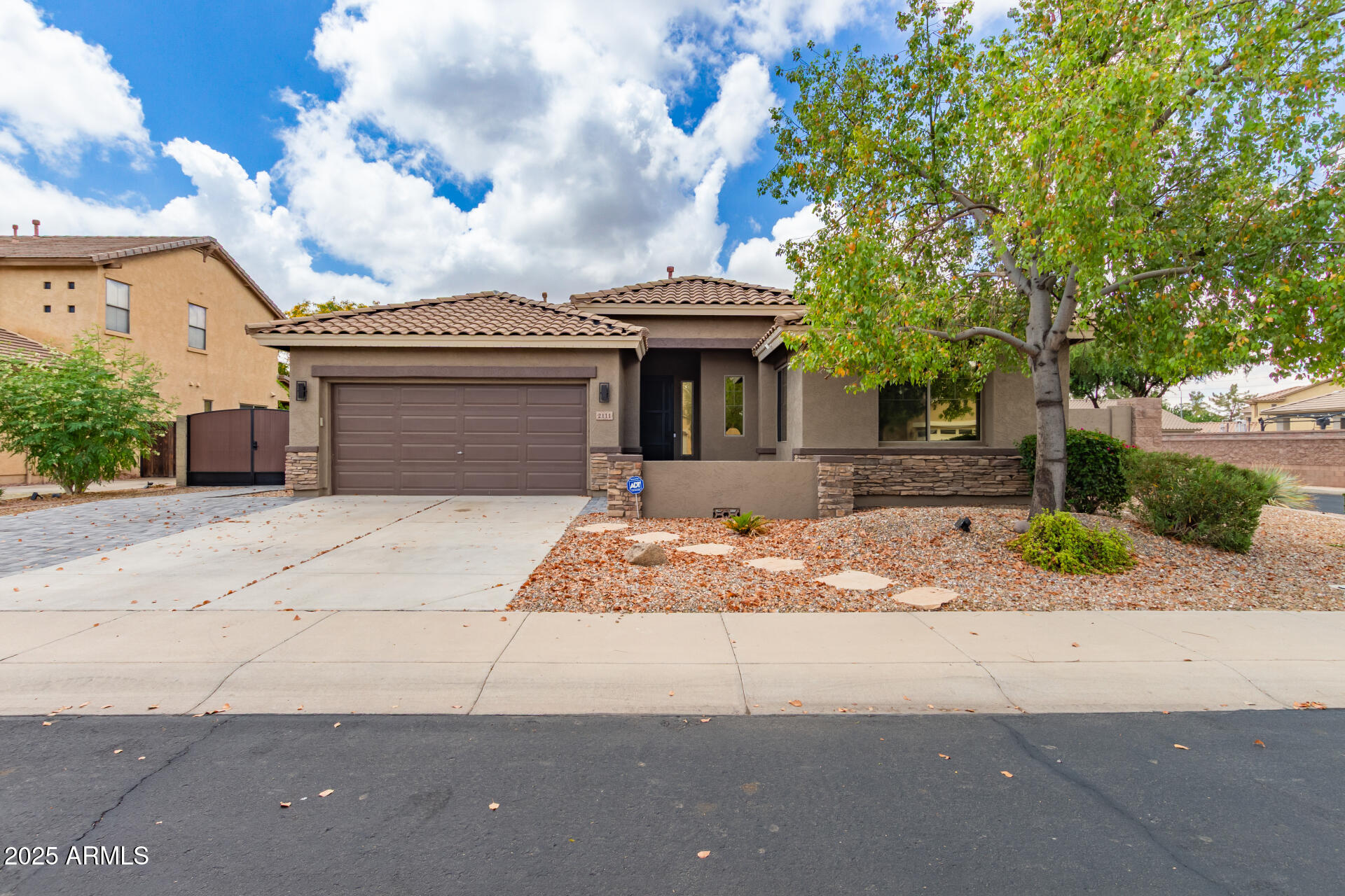 2111 E YELLOWSTONE Place