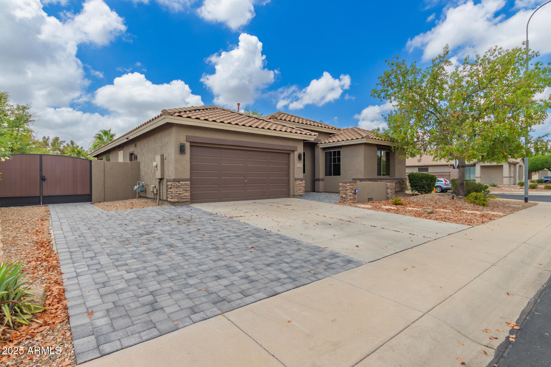 2111 E YELLOWSTONE Place