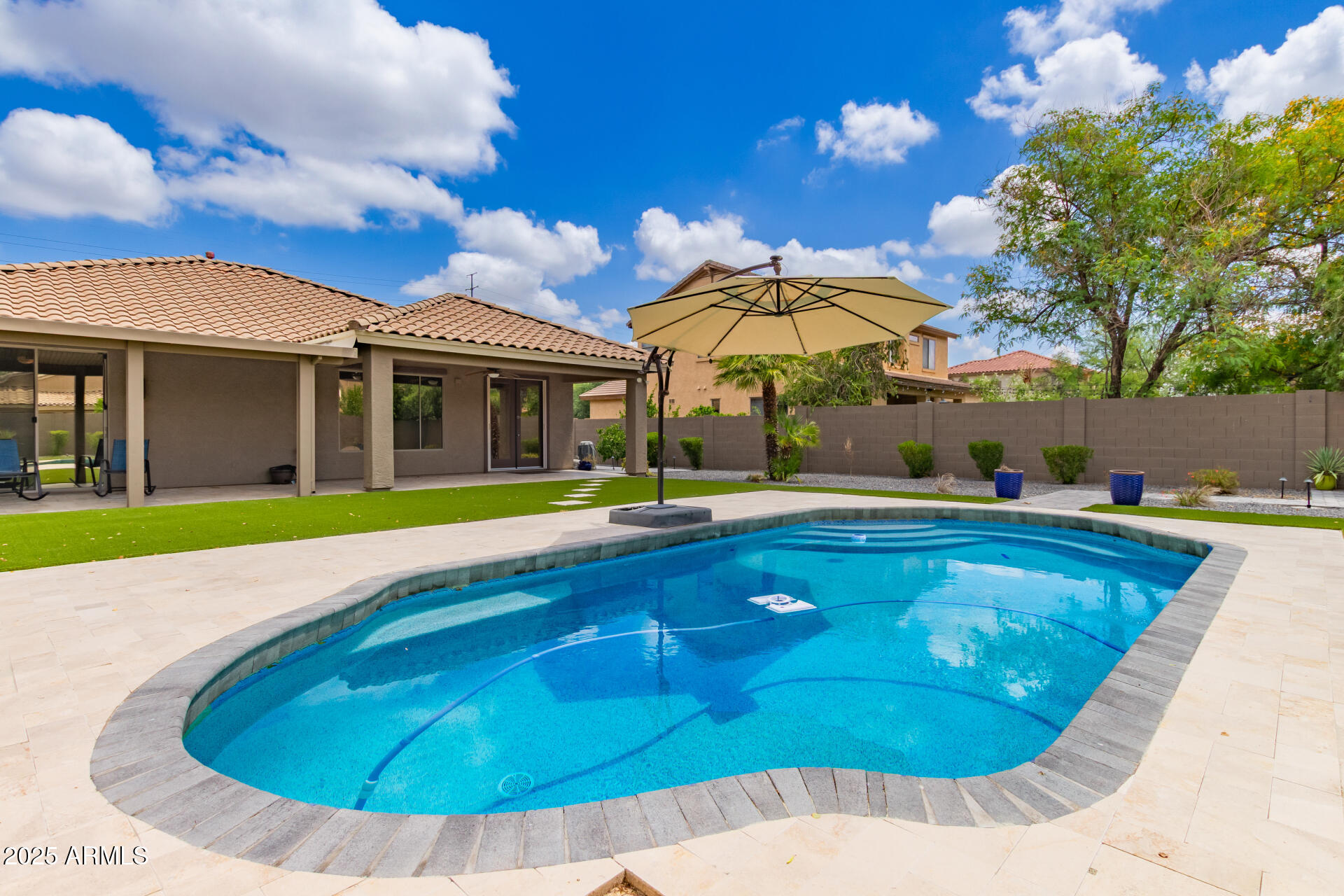 2111 E YELLOWSTONE Place