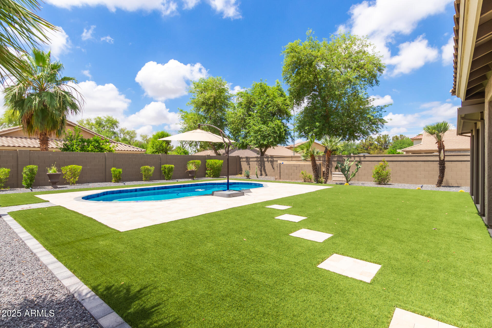 2111 E YELLOWSTONE Place