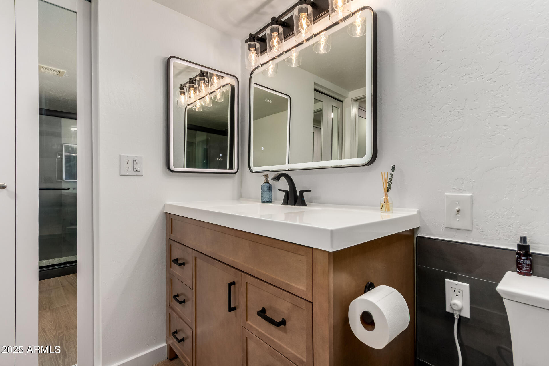 1207 E NORTHSHORE Drive, 136