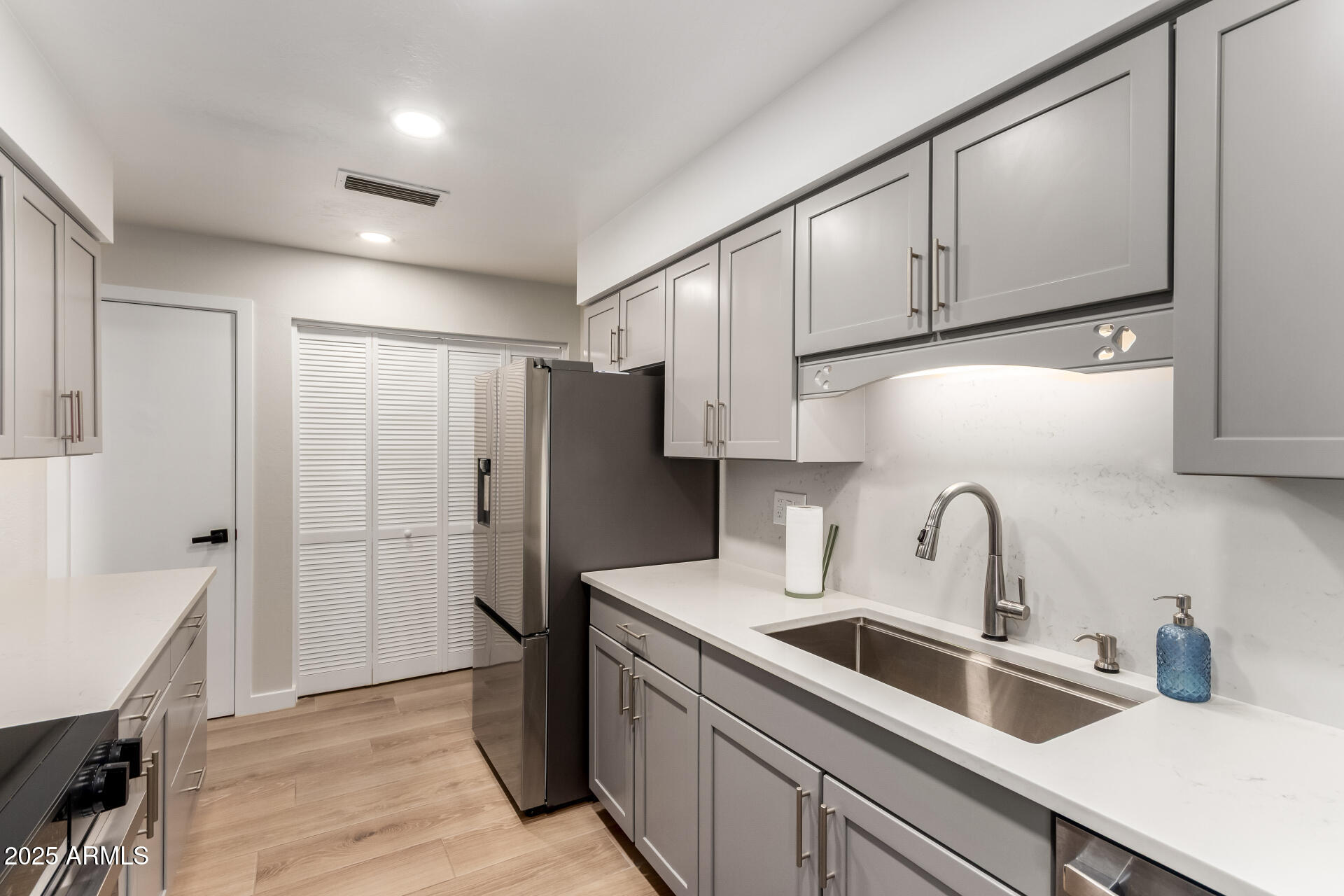 1207 E NORTHSHORE Drive, 136