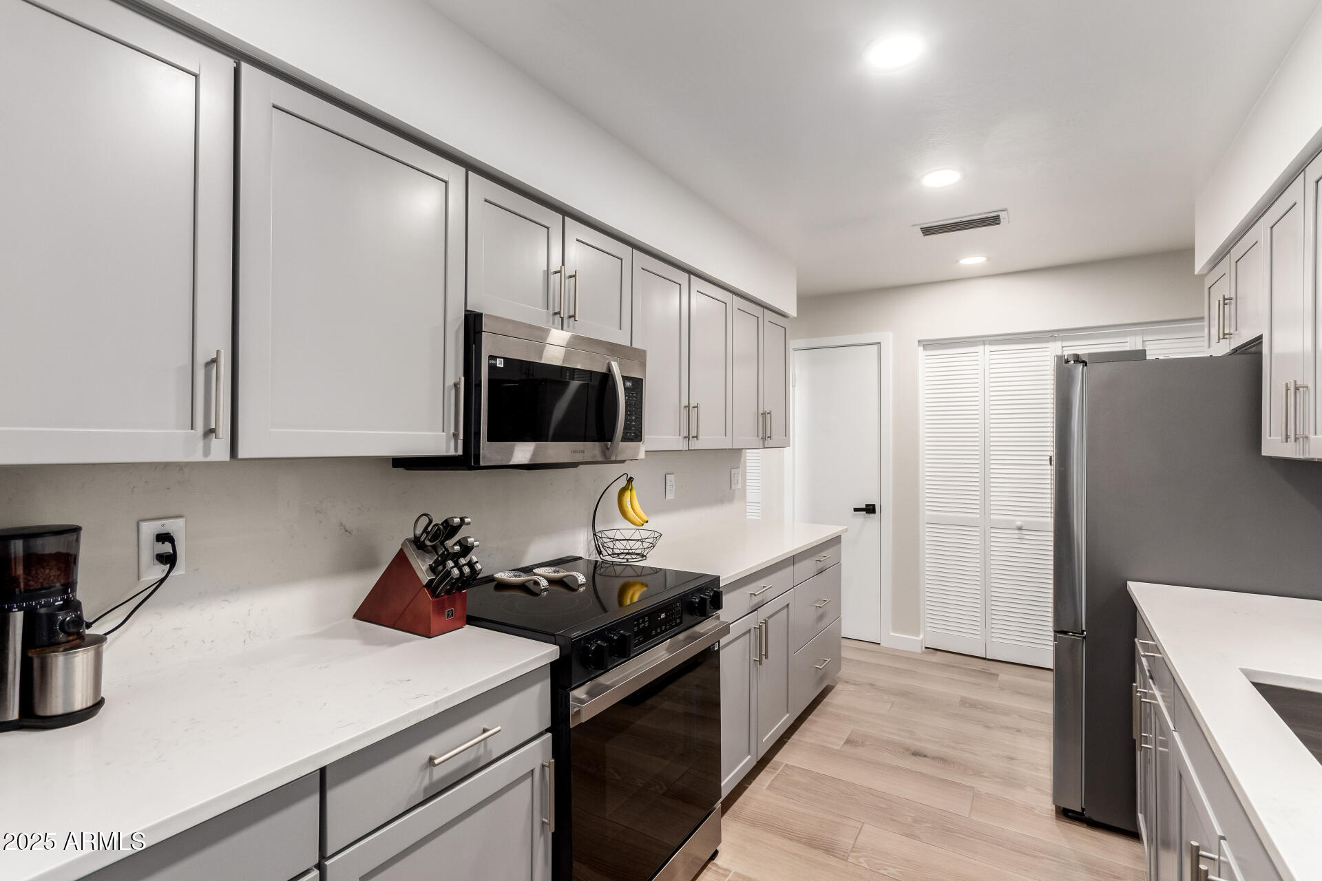 1207 E NORTHSHORE Drive, 136