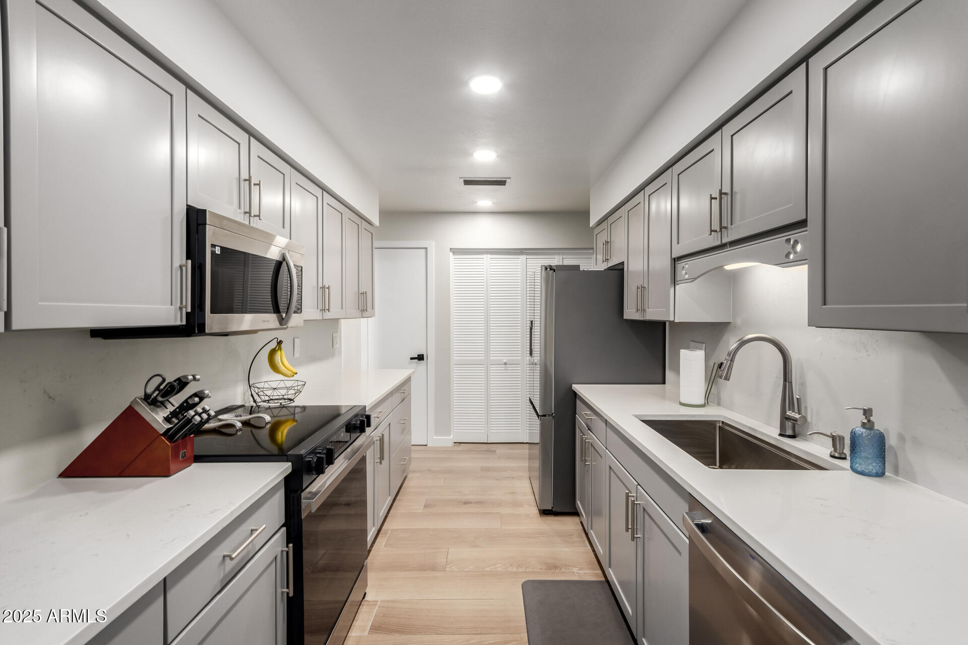 1207 E NORTHSHORE Drive, 136