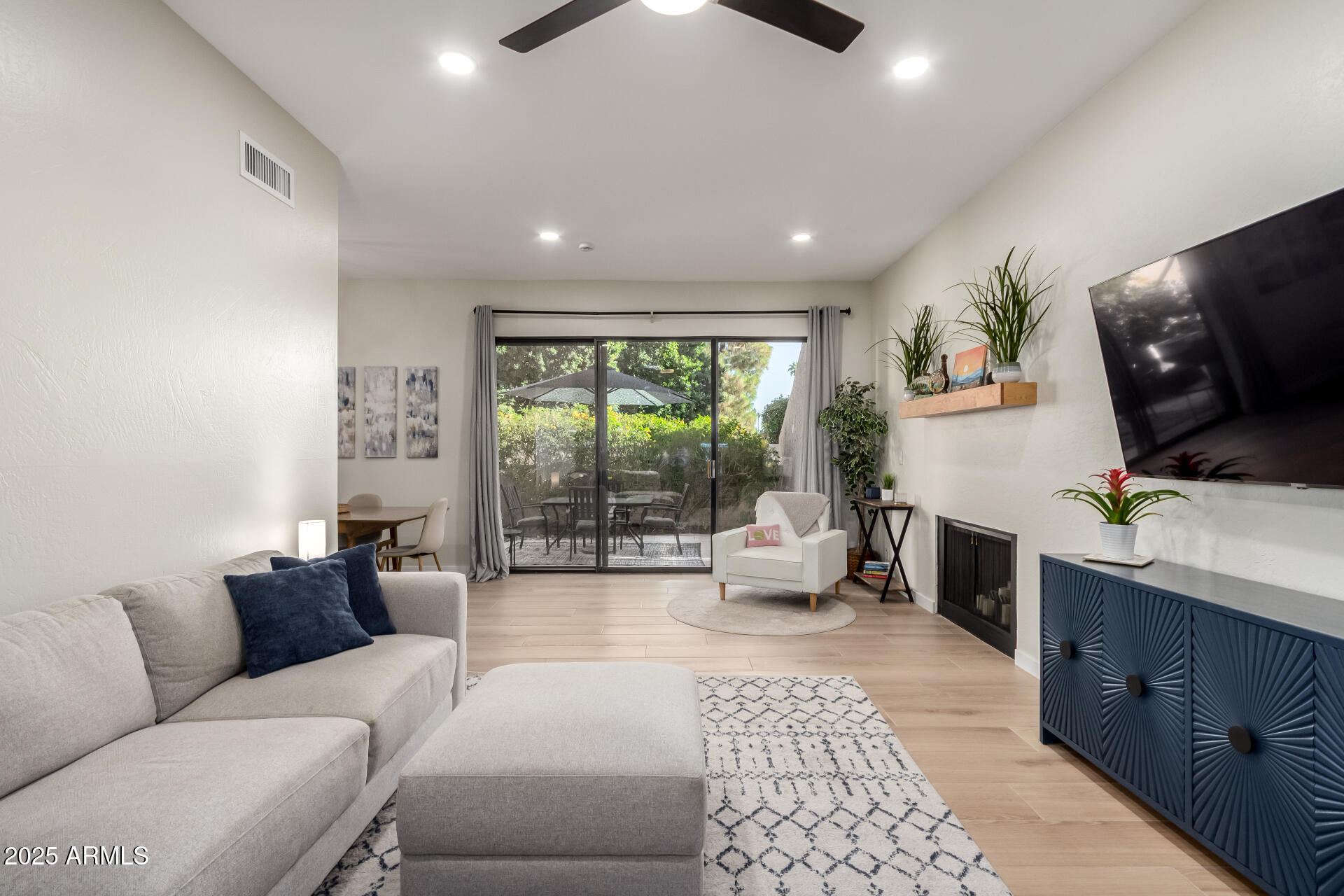 1207 E NORTHSHORE Drive, 136