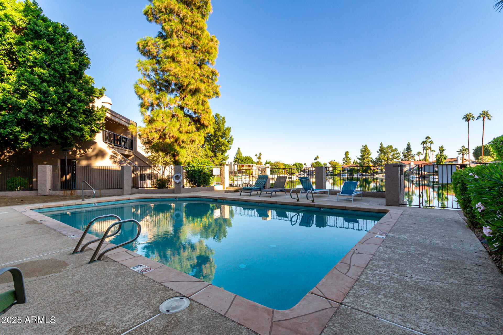 1207 E NORTHSHORE Drive, 136