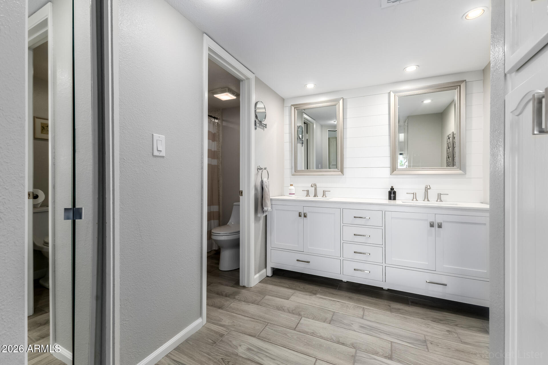 963 E DRIFTWOOD Drive