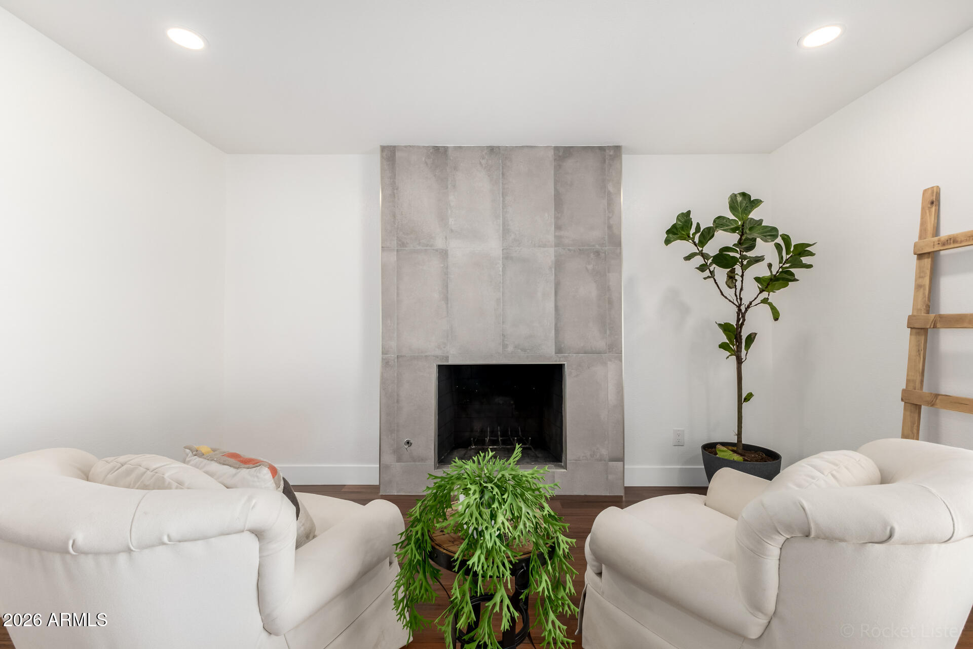 1546 E WINDJAMMER Way