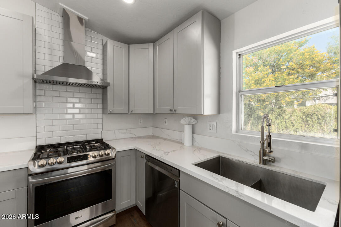 2316 N MITCHELL Street