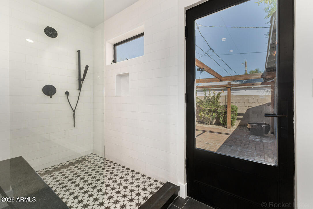 2316 N MITCHELL Street