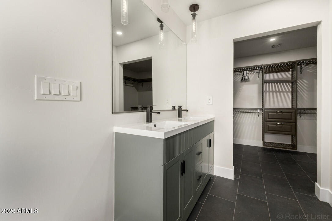 2316 N MITCHELL Street