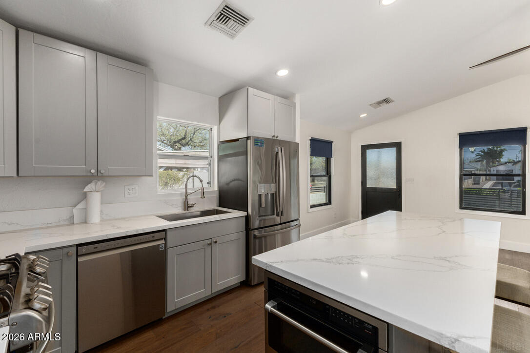 2316 N MITCHELL Street