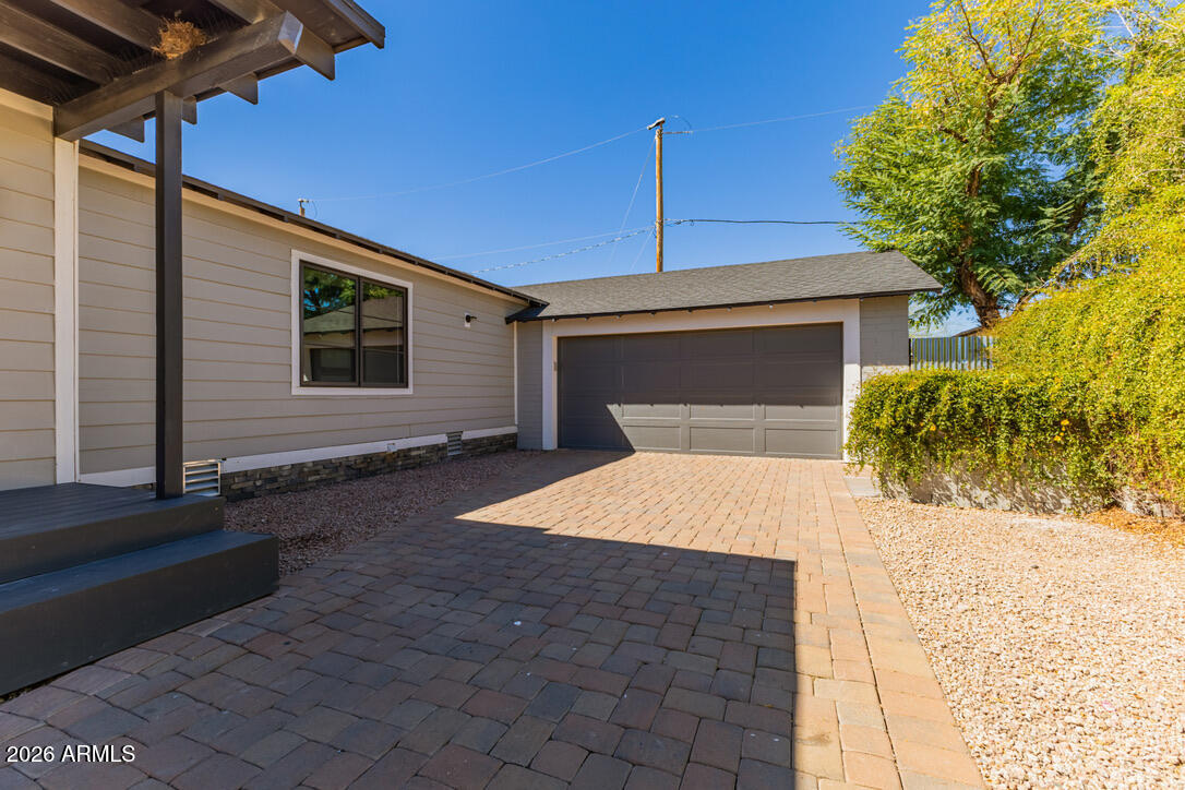 2316 N MITCHELL Street