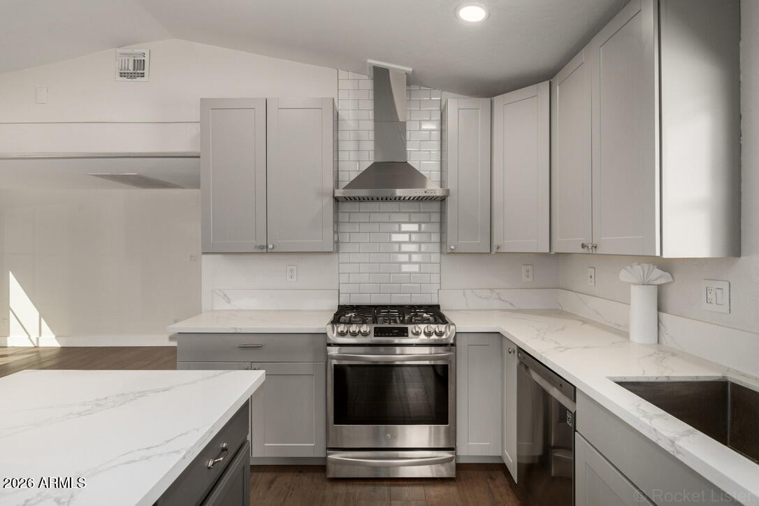 2316 N MITCHELL Street