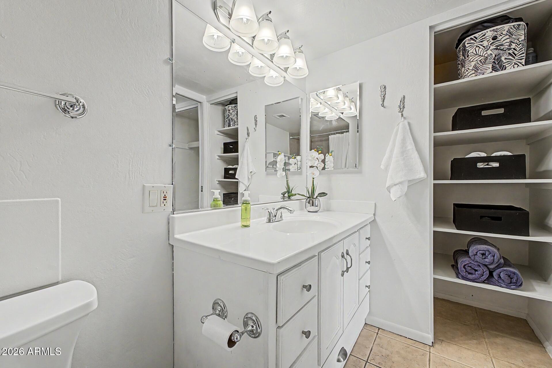 1205 E NORTHSHORE Drive 121