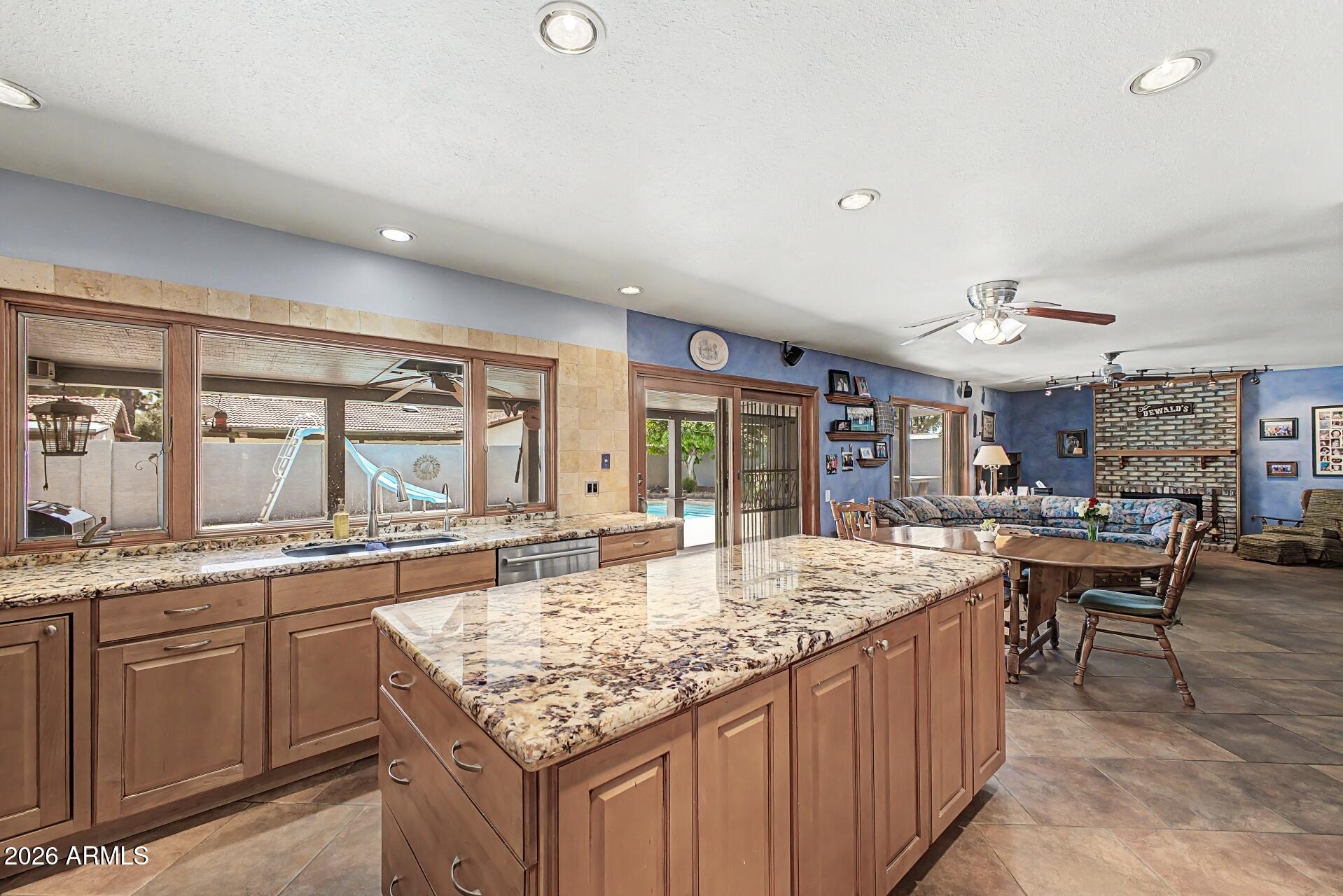 1539 E WESTWIND Way