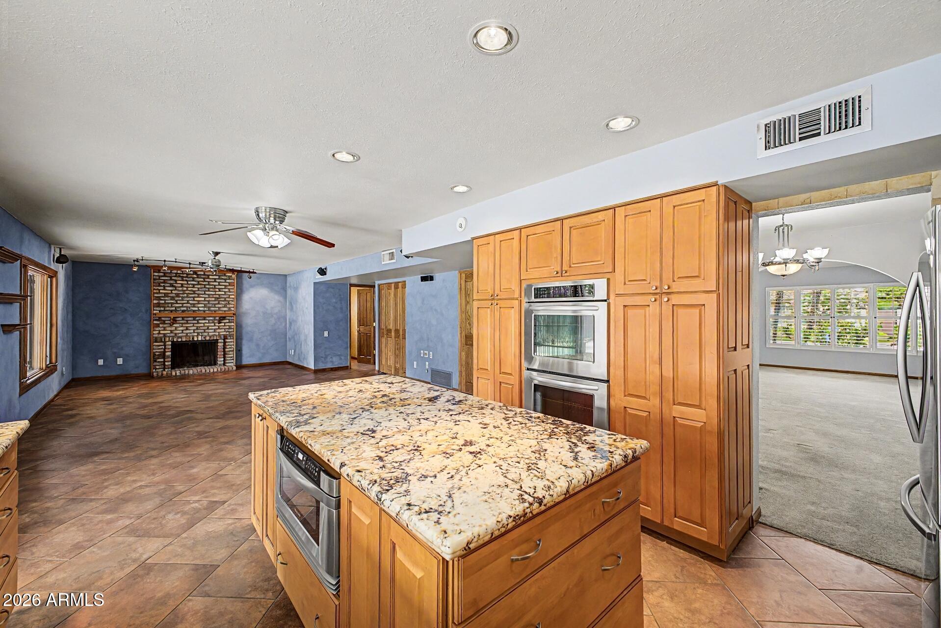 1539 E WESTWIND Way