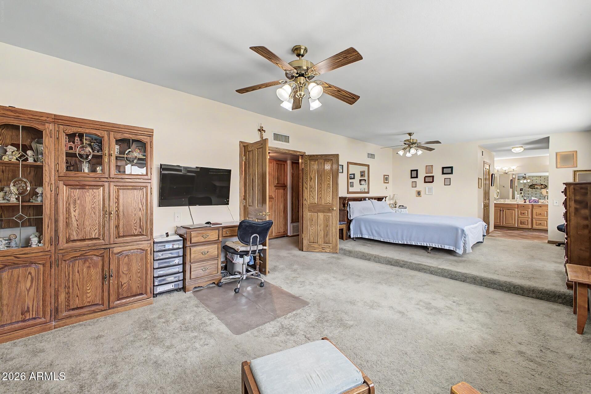 1539 E WESTWIND Way