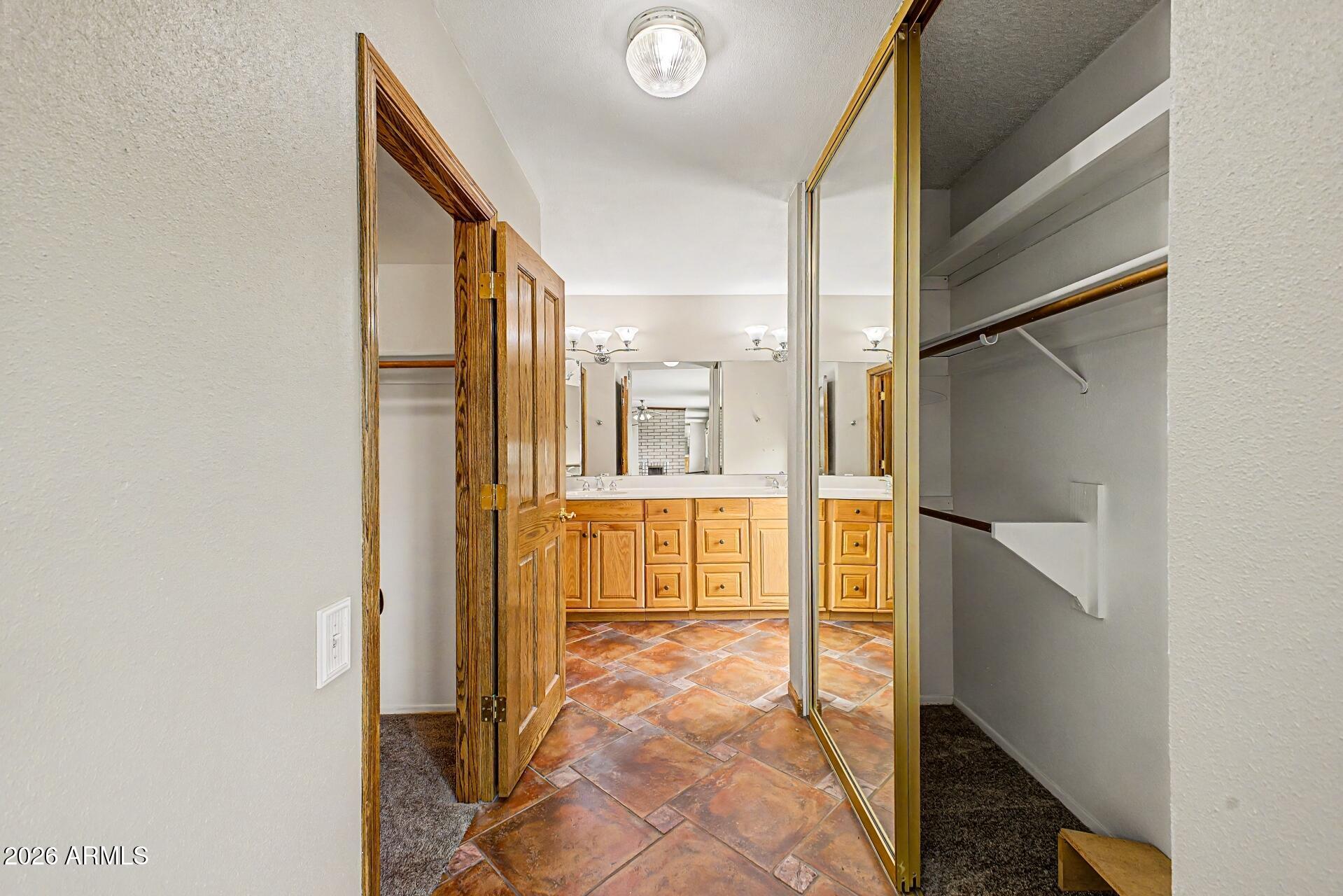 1539 E WESTWIND Way